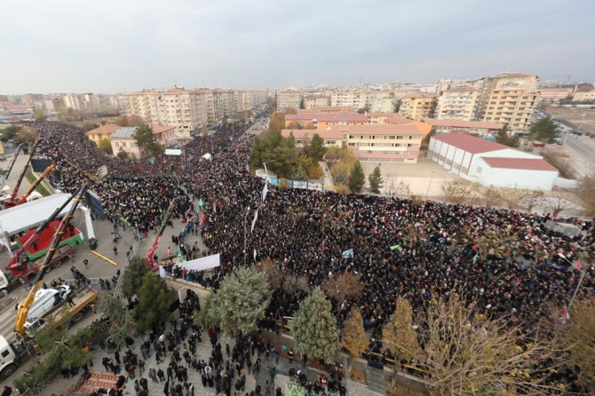 Saladin's grandchildren stand with Al-Quds