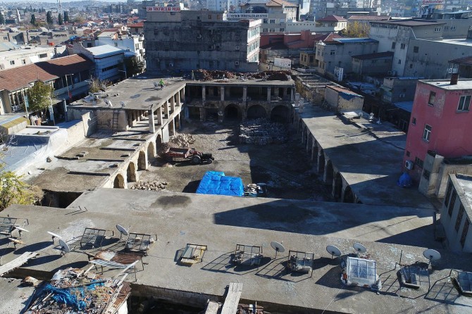 Harabeye dönen tarihi han Sahaflar Çarşısı olacak