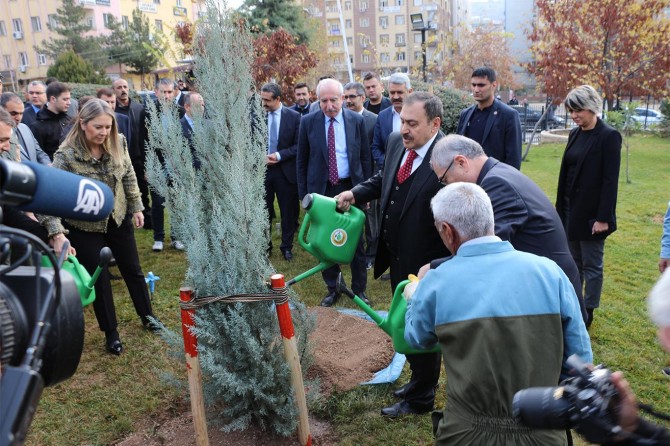 Bakan Eroğlu: Yağmurlama veya damlama borusunu çekmeyen vatandaşa su yok