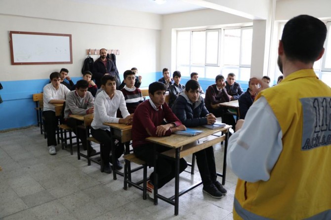 Lise öğrencilerine doktorluk ve hemşirelik anlatıldı