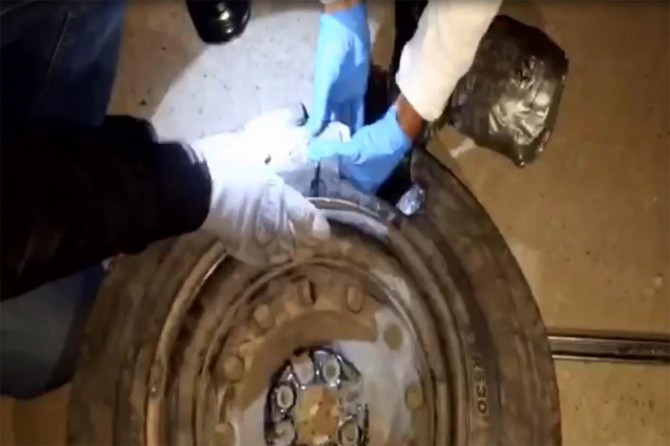 Yedek lastiğe gizlenmiş 11 kilo eroin ele geçirildi