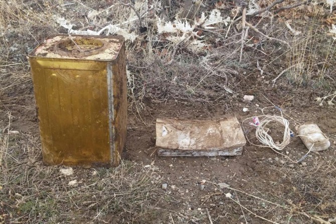 Bitlis'te el yapımı patlayıcılar ele geçirildi