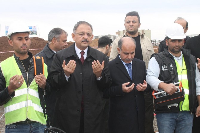 Bakan Özhaseki Kur’an kursu temel atma törenine katıldı