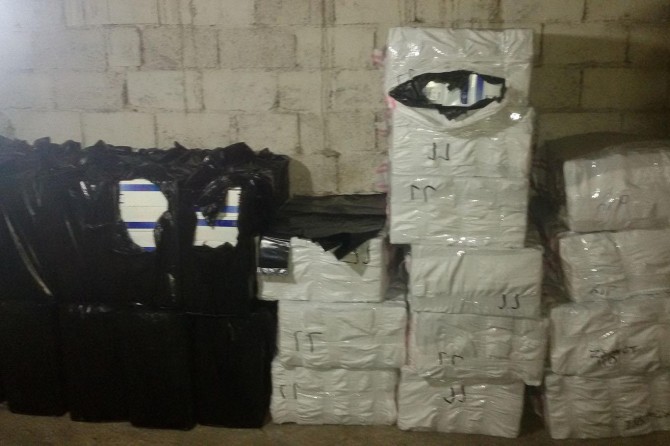 Evde yapılan aramada 24 bin paket kaçak sigara ele geçirildi