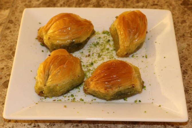 Midye şeklindeki baklava büyük ilgi görüyor
