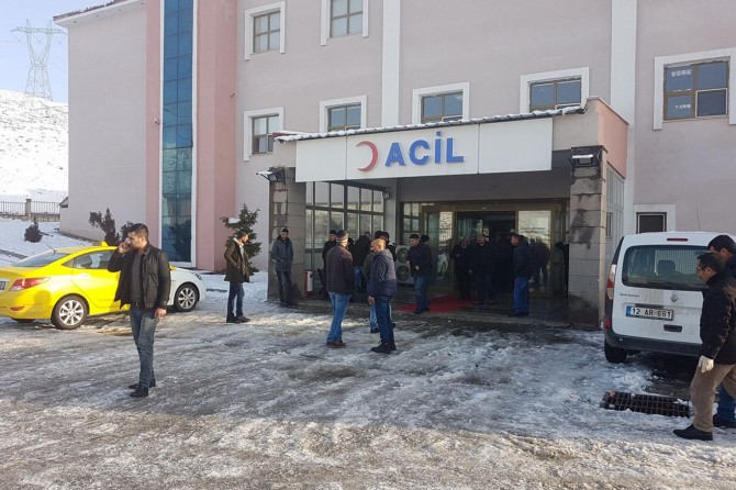 Bingöl'de kamyonet ile TIR çarpıştı: 4 yaralı