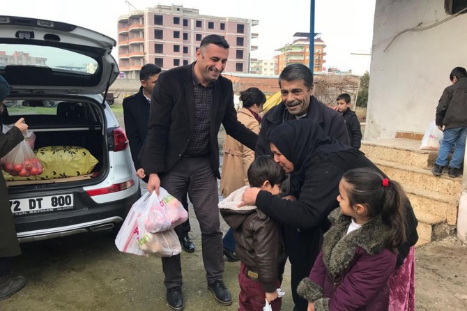 Minik öğrencilerden Suriyeli aileye yardım