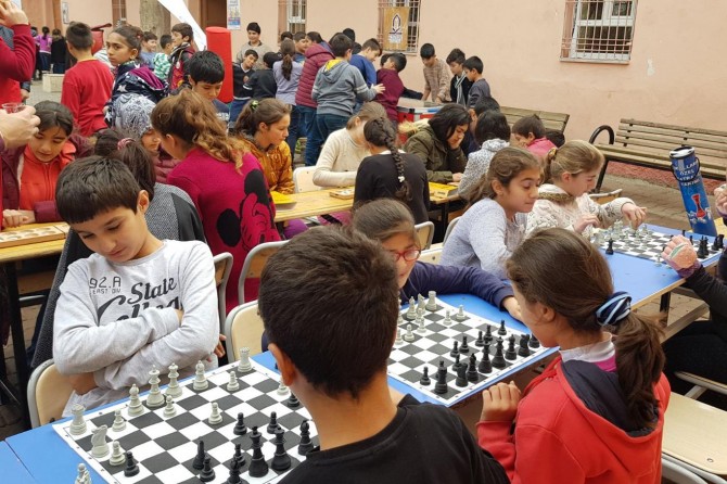 Kızıltepe'de 'Mobil Gençlik Merkezi' hizmete başladı