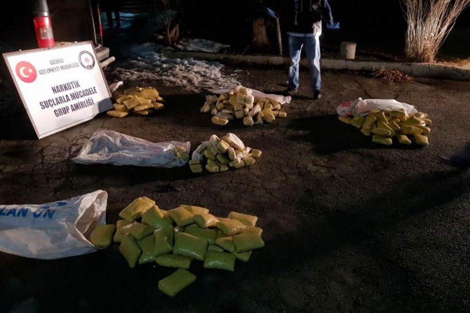 Park halindeki araçta 90 kilo eroin ele geçirildi