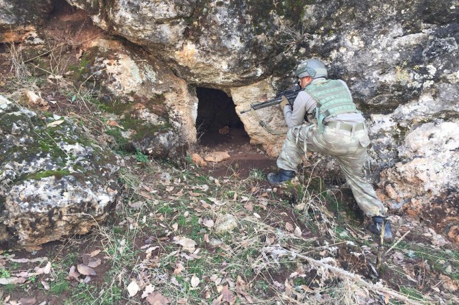 Diyarbakır'da aranan 2 PKK'li yakalandı