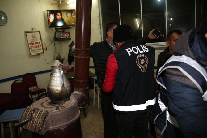 Mardin'deki polis uygulamasında 14 kişi yakalandı