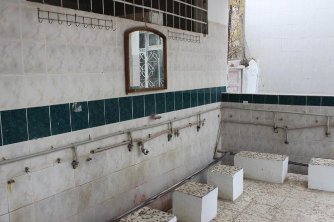 Nusaybin'de hırsızlar Kışla Camii musluklarını çaldı