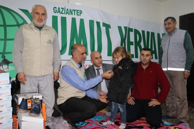 Li yetîmên Sûryeyî mont û pêlav hat belavkirin