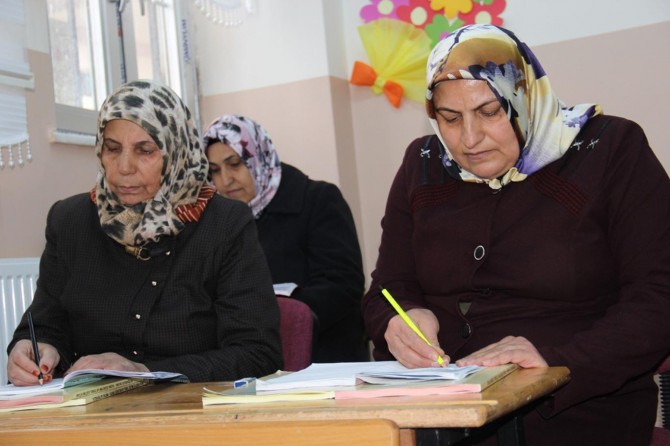 Ezma xwendinê ya pîrekên pîr xwezîyê bi xwe tîne