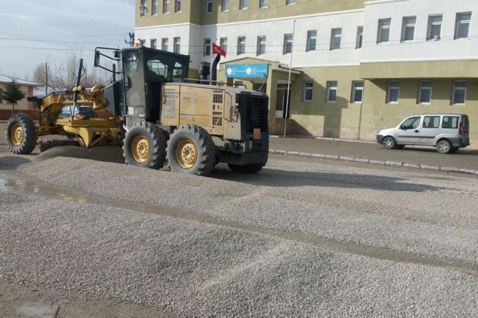 Büyükşehir okul bahçelerini temizledi