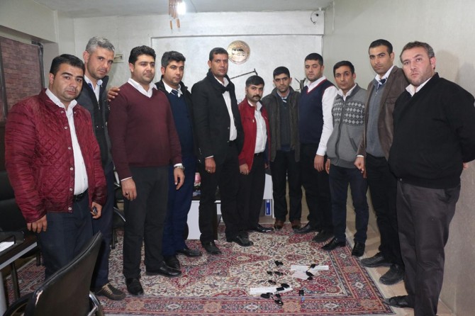 S plaka alamayan servis şoförlerinden tepki