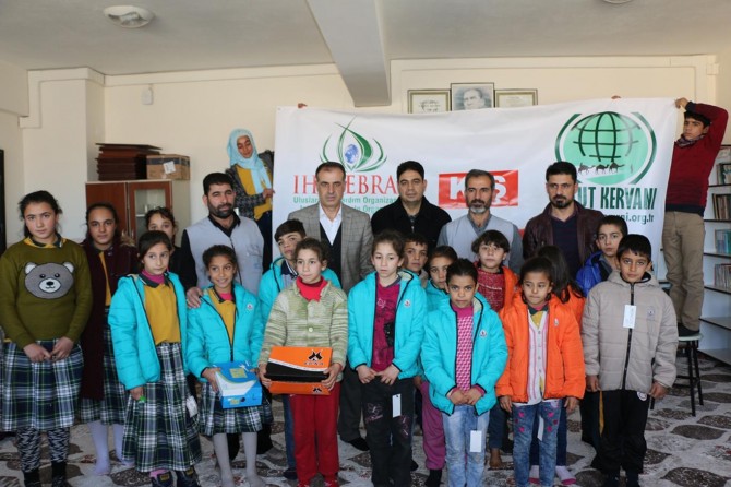 IHO-EBRAR Şanlıurfa’da 250 öğrenciye mont ve ayakkabı dağıttı