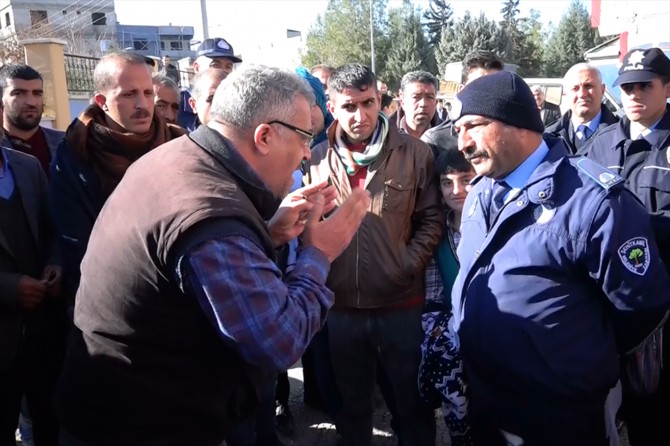 Pazar esnafı ile zabıta tartıştı