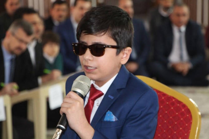 Görme engelli öğrenci ezan okuma yarışmasında birinci oldu