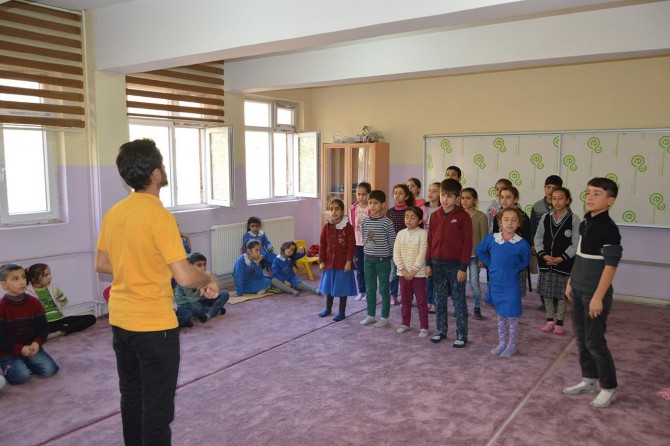 Tiyatro eğitimi çocukların başarı ve gelişimini arttırıyor