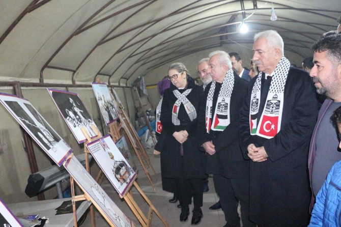 Vekillerden Kudüs temalı karikatür sergisine ziyaret