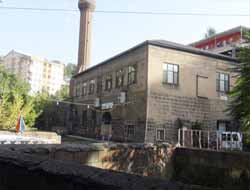 Cami Bahçesi mi Yoksa Düğün Salonu mu?