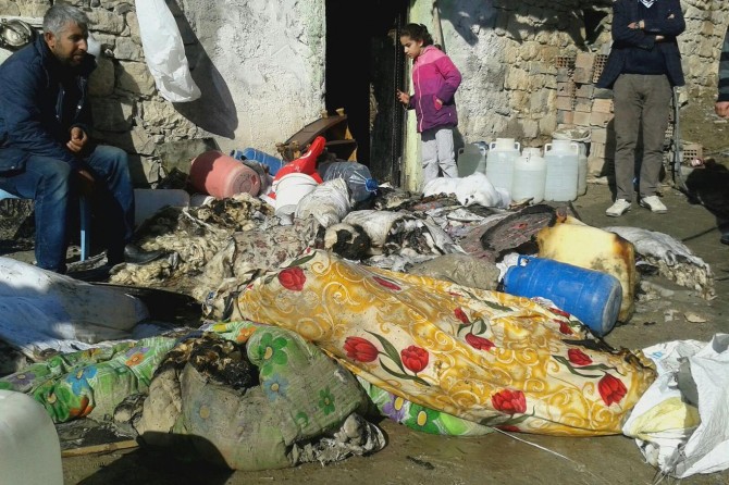 Sobadan sıçrayan alevler evi küle döndürdü