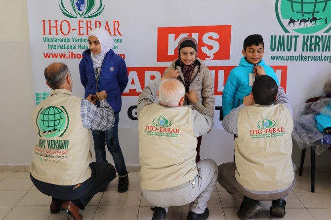 IHO-EBRAR yetim ve fakir çocukların yüzünü güldürüyor