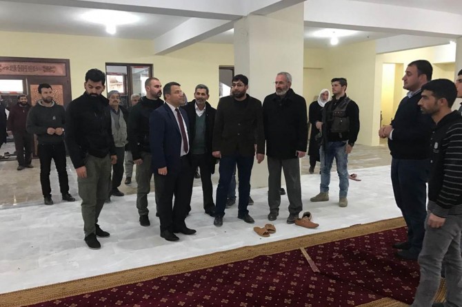 ​Viranşehir Kaymakamı Ömer Çimşit, yapımı devam eden camide incelemelerde bulundu