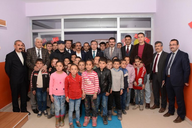 Van Çatak'ta öğrenciler su sevinci yaşadı