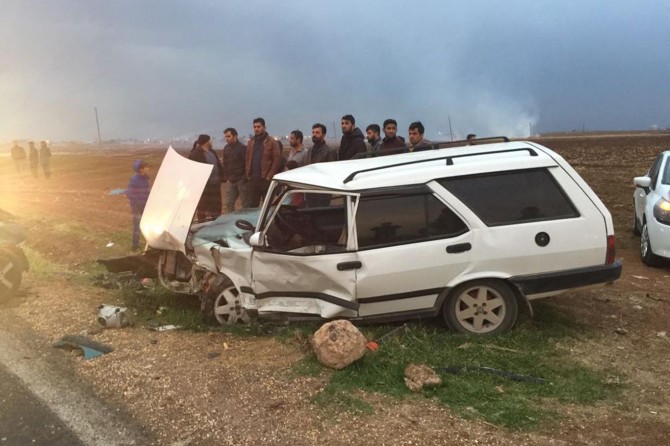 Mardin Kızıltepe'de otomobiller kafa kafaya çarpıştı: 2 yaralı foto