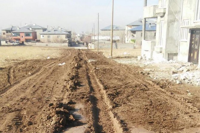 Van'da yol yapım çalışmaları devam ediyor