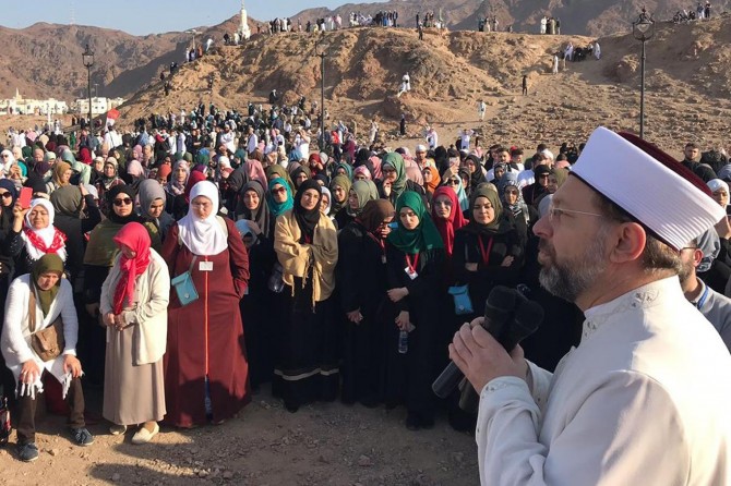 Diyanet İşleri Başkanı Erbaş Uhud'da gençlerle buluştu