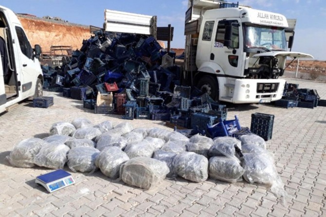 Durdurulan kamyonda 165 kilo esrar ele geçirildi