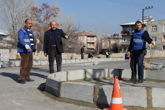Van Büyükşehir Belediyesinden kavşak ve orta refüj çalışması
