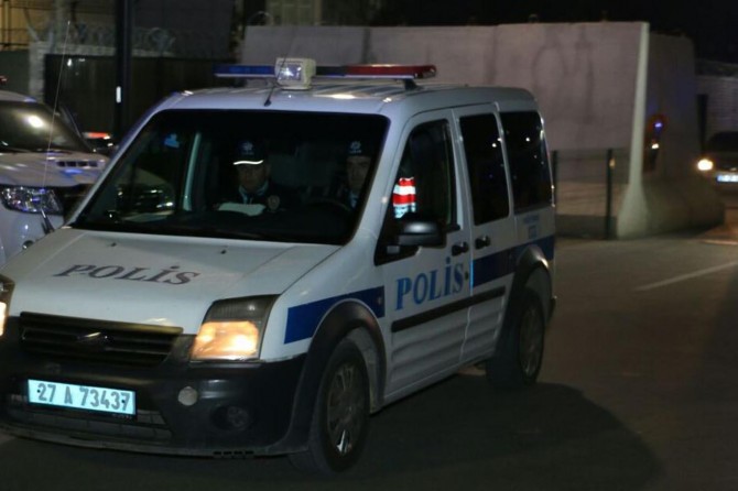 Operasyona giden polise ateş açıldı: Bir polis yaralı