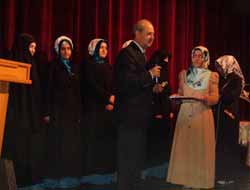 Muş'ta Hafizeler Taçlandırıldı