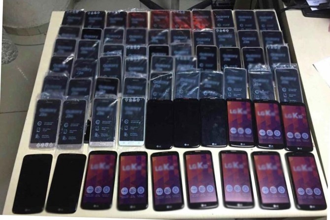 Van’da gümrük kaçağı cep telefonu ele geçirildi