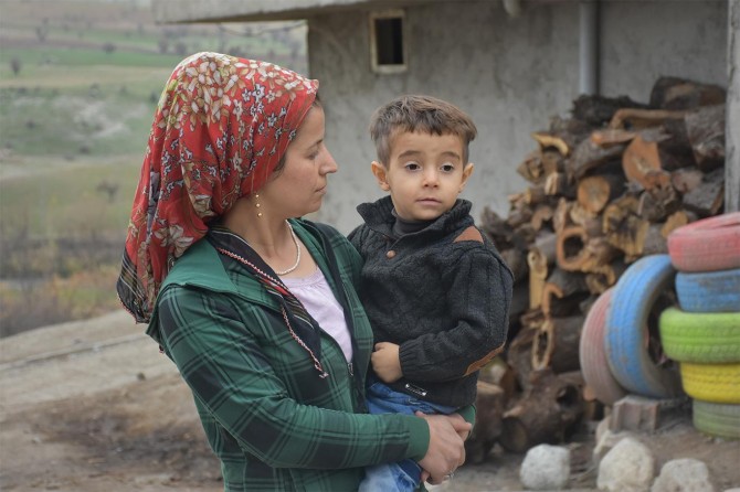 Kalbi delik çocuk yardım bekliyor