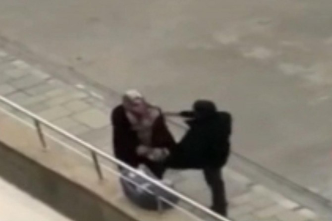 Van’da hastane bahçesinde eşini darp eden kişi yakalandı