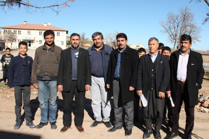 Gundê Hacîyan li mamosteya xwe ya ku ji ser tesetturê tê hedefgirtin xwedî derketin