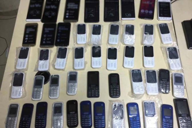 Van’da gümrük kaçağı cep telefonu ele geçirildi