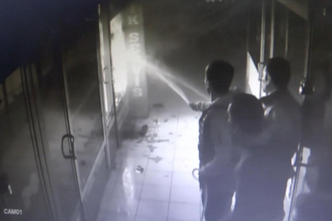 Batman'daki yangın telefon dükkânını küle çevirdi