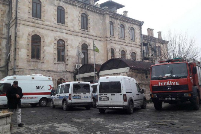 Hastane asansöründe sıkışan işçi hayatını kaybetti