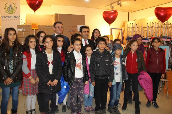 Diyarbakır'da öğrencilere müzik ve resim malzemeleri dağıtıldı