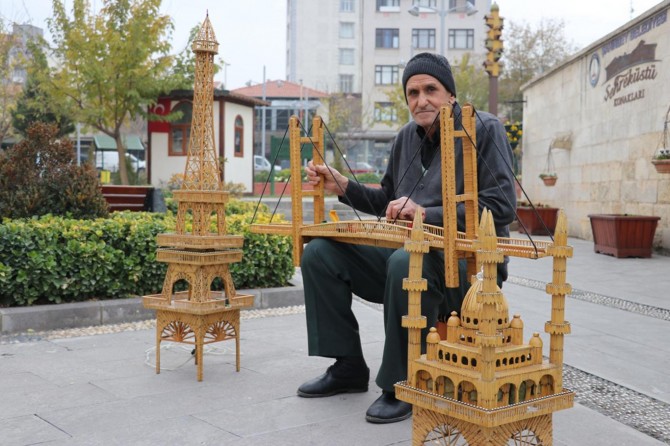 26 bin kibrit çöpünden cami maketi yaptı