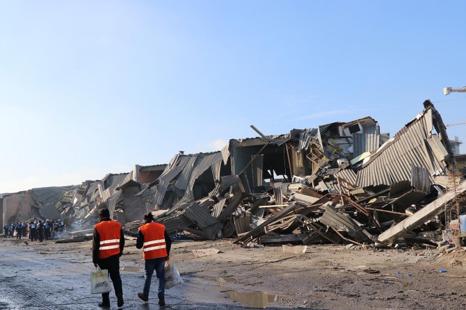 ​İstanbul Zeytinburnu'ndaki Nakliyeciler Sitesinin yıkımına başlandı