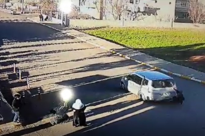 Batman'da şaşkınlık uyandıran kaza mobese kamerasına yansıdı video