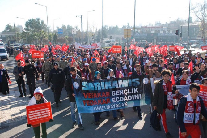 Şehitlerimizin gösterdiği fedakârlıkları unutmayacağız