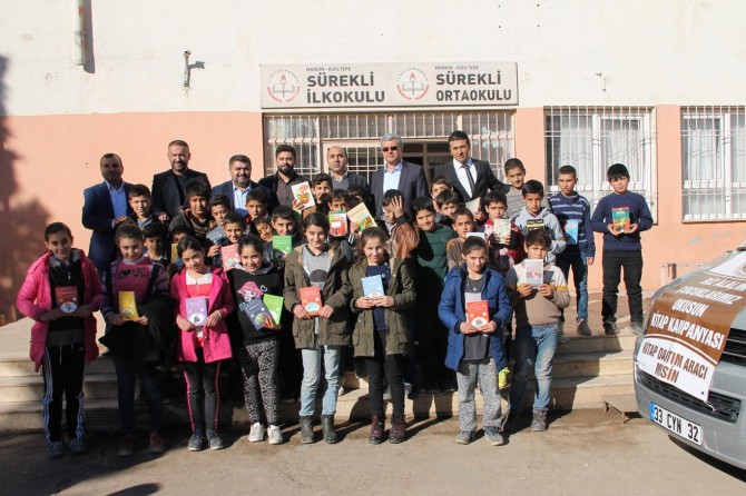 Şehirlerine vefa borçlarını kitapla ödediler